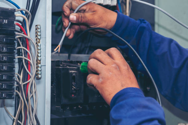 Best Local Electrician Companies  in Garden Ridge, TX